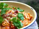 Recipe Pasta with roasted garlic and tomato sauce