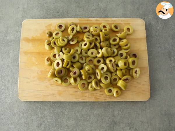 Ham, cheese, and green olive cake - Preparation step 1