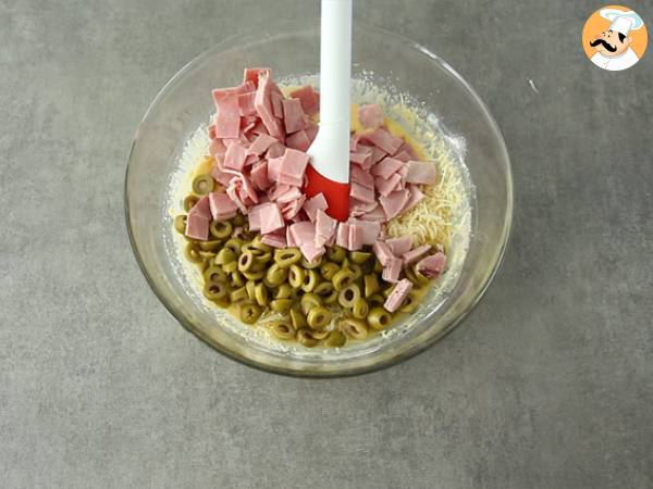 Ham, cheese, and green olive cake - Preparation step 2