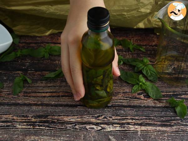 Homemade basil oil - Preparation step 2
