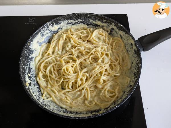 Creamy pasta with zucchini and greek yogurt - Preparation step 7