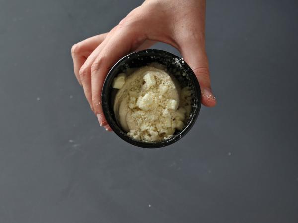 Cruffins, the combination of a croissant and a muffin, here salted with parmesan and mozzarella. - Preparation step 5