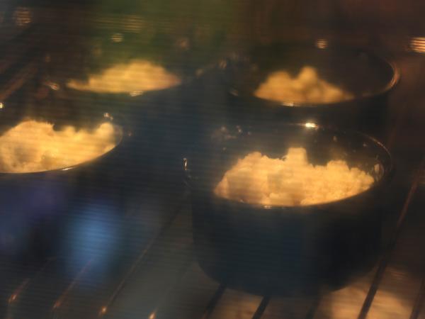 Cruffins, the combination of a croissant and a muffin, here salted with parmesan and mozzarella. - Preparation step 7