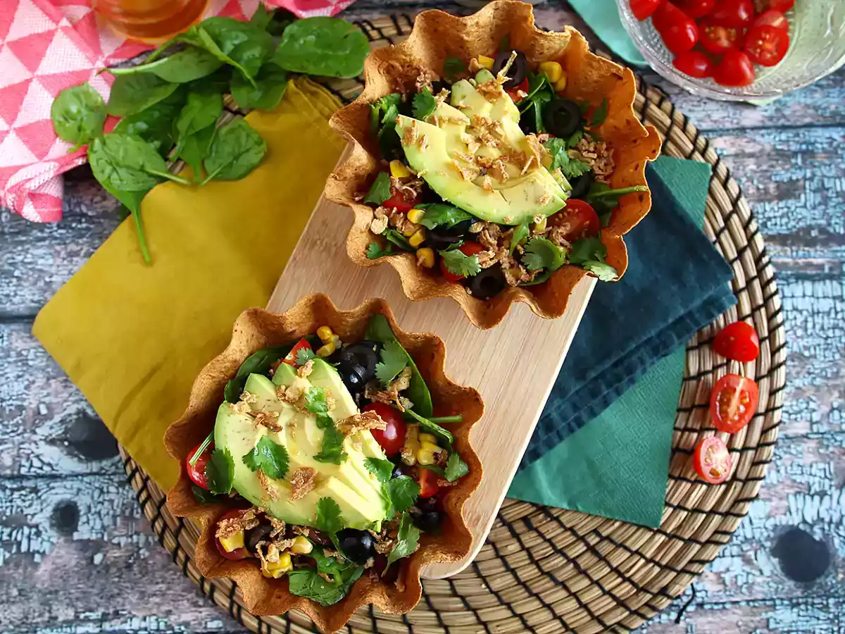 How to make tortilla bowls? easy salad without dishes! - photo 2